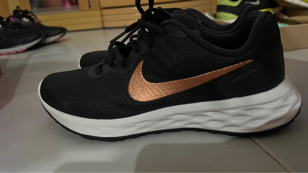 Nike revolution outlet rose gold