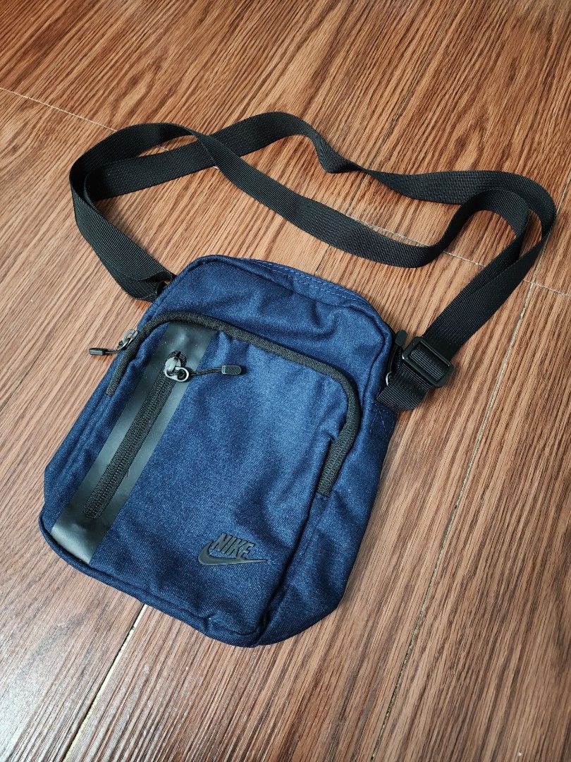 Nike on sale tech pouch