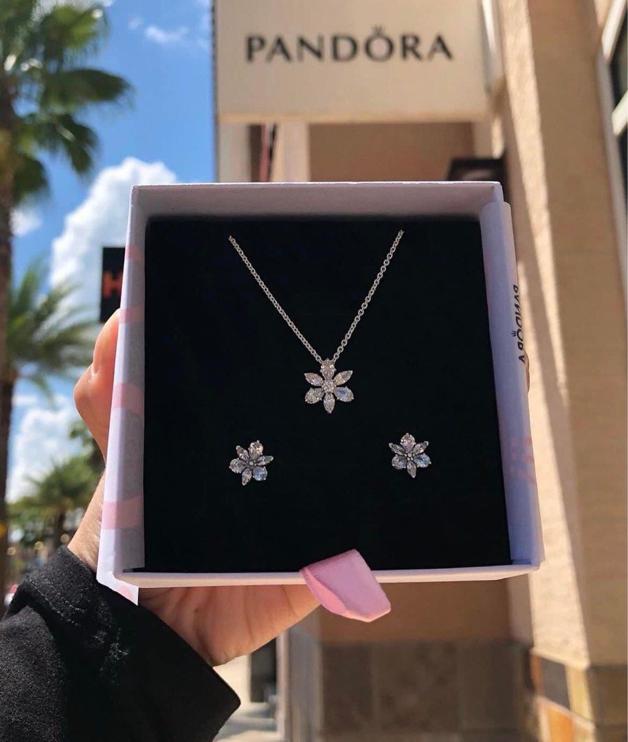 Pandora Necklace with earrings set (Category: Necklaces) located in Manila. Submitted by Pandorahope_30 (Listing ID 1264361347, Image 1). Description: .