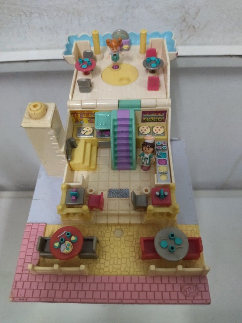 Polly pocket pizza shop