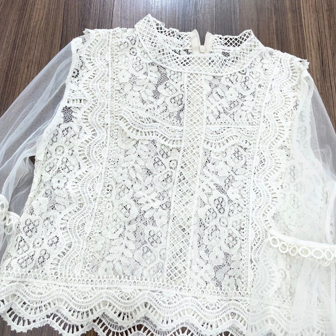 Premium Lace Crop Top