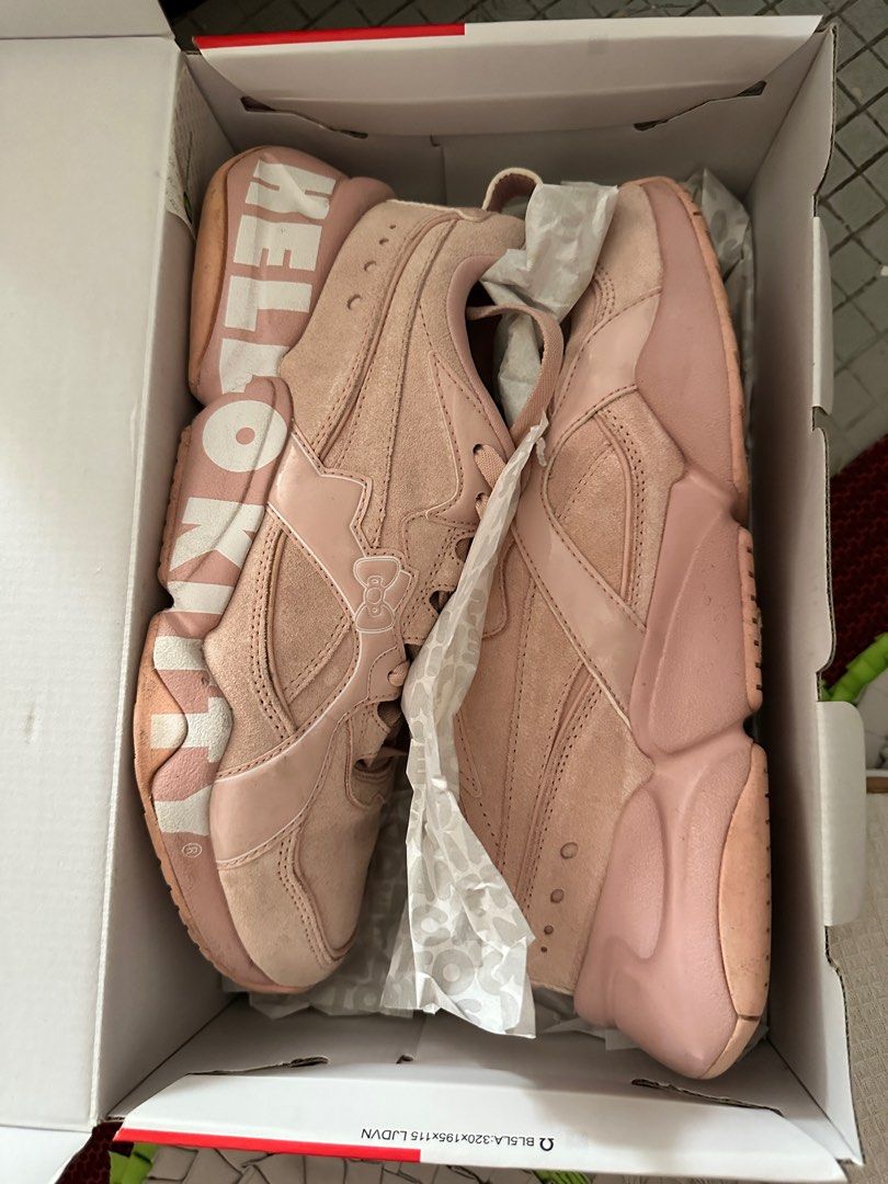 Puma hello kitty pink shoe