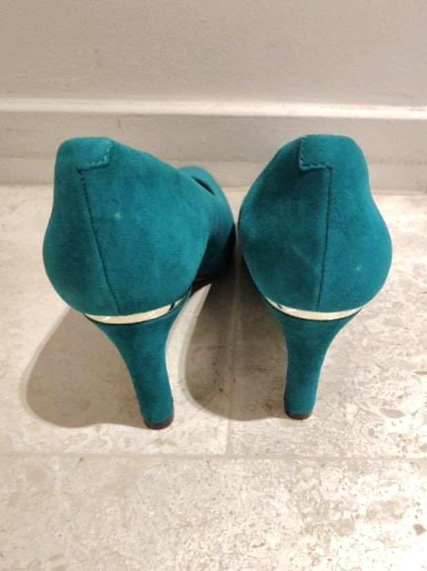 Teal coloured heels deals