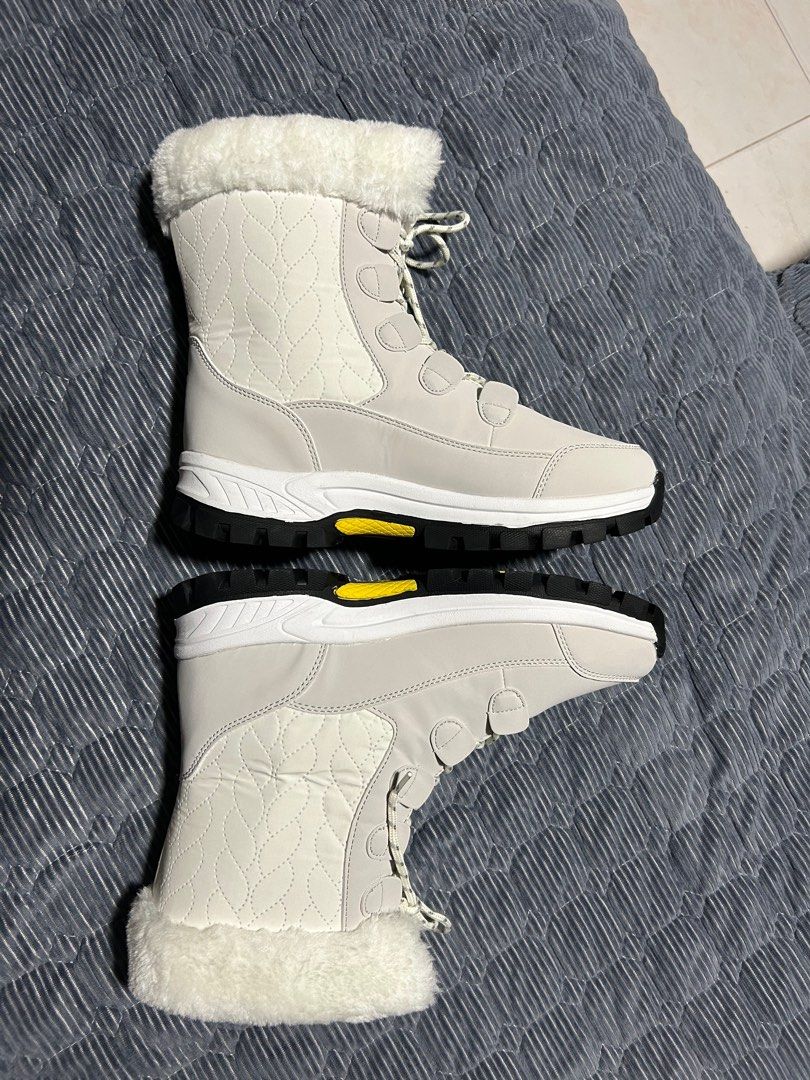 Snow Boots Women s Fashion Footwear Boots on Carousell