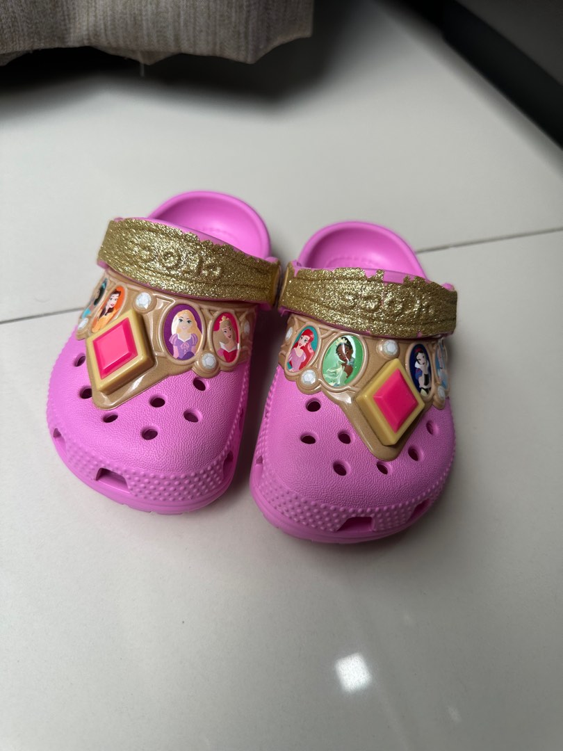 Girls hot sale disney crocs