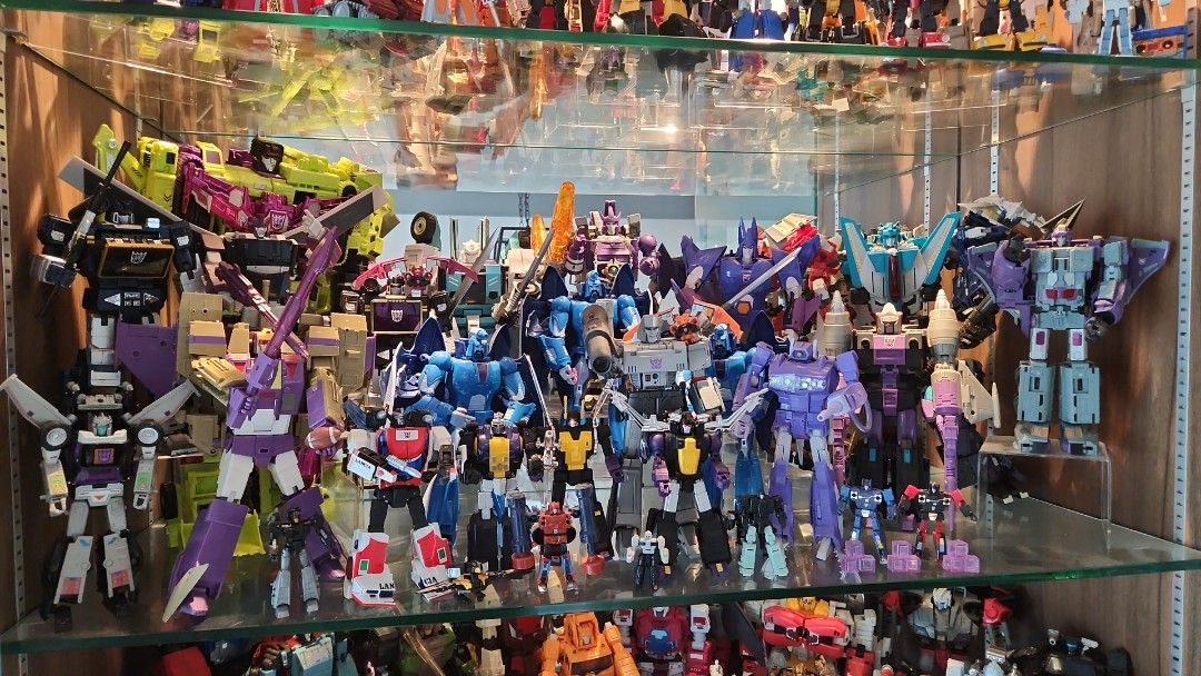 Transformers (Category: Toy Figures) located in Singapore. Submitted by mervinzeng (Listing ID 1264315482, Image 6). Description: my loss your gaikn. priced to clear.