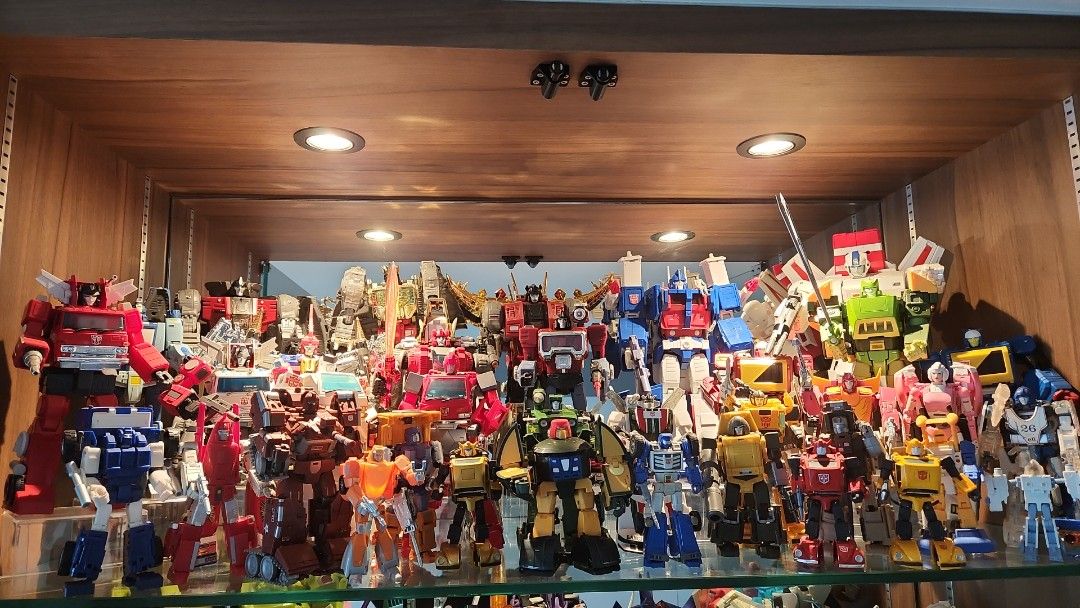 Transformers (Category: Toy Figures) located in Singapore. Submitted by mervinzeng (Listing ID 1264315482, Image 1). Description: my loss your gaikn. priced to clear.
