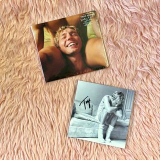 (Category: ) located in . Submitted by musicandmakeup (Listing ID 1264352791, Image 1). Description: .