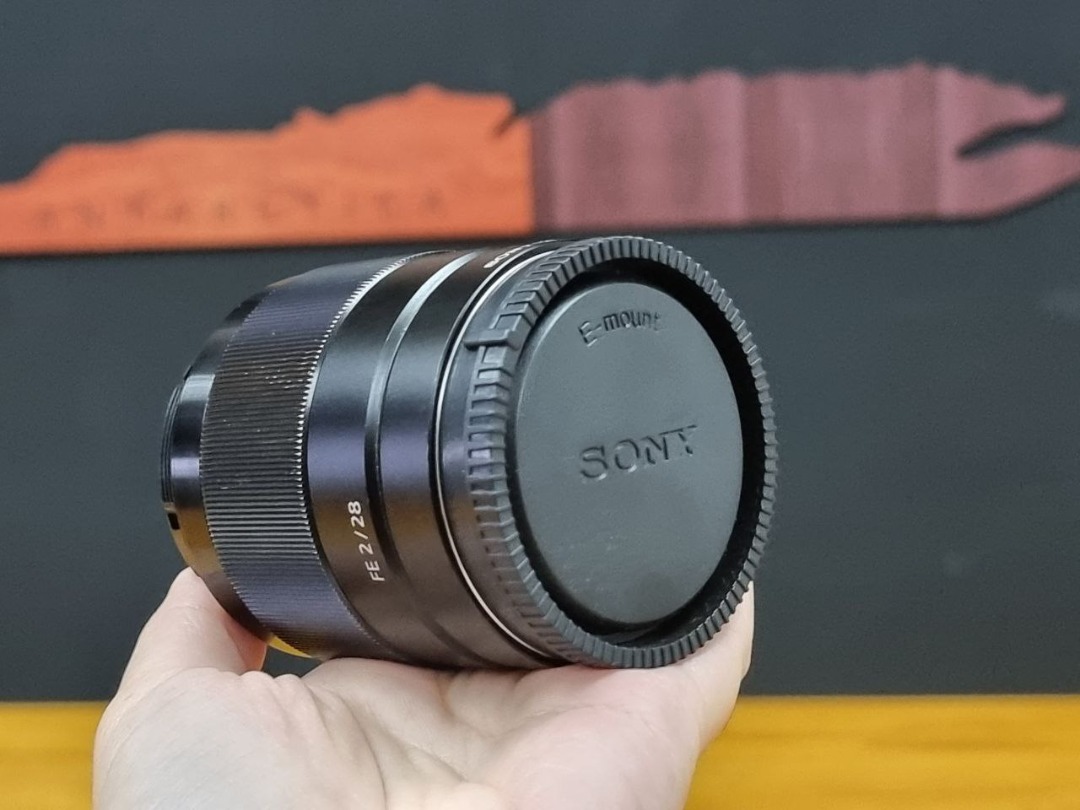 Used SONY lens FE 28mm F2, Photography, Lens & Kits on Carousell