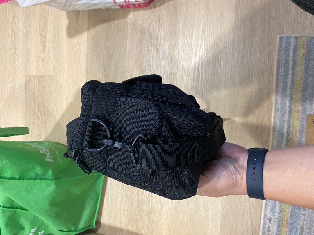 Vans camera bag top