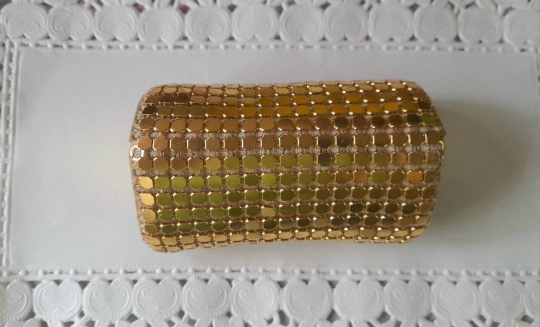 Vintage Whiting & Davis Lipstick Case (Category: Makeup) located in Manila. Submitted by miamiga (Listing ID 1264391416, Image 3). Description: Size 8cm- length 3cm- width 3cm- height.