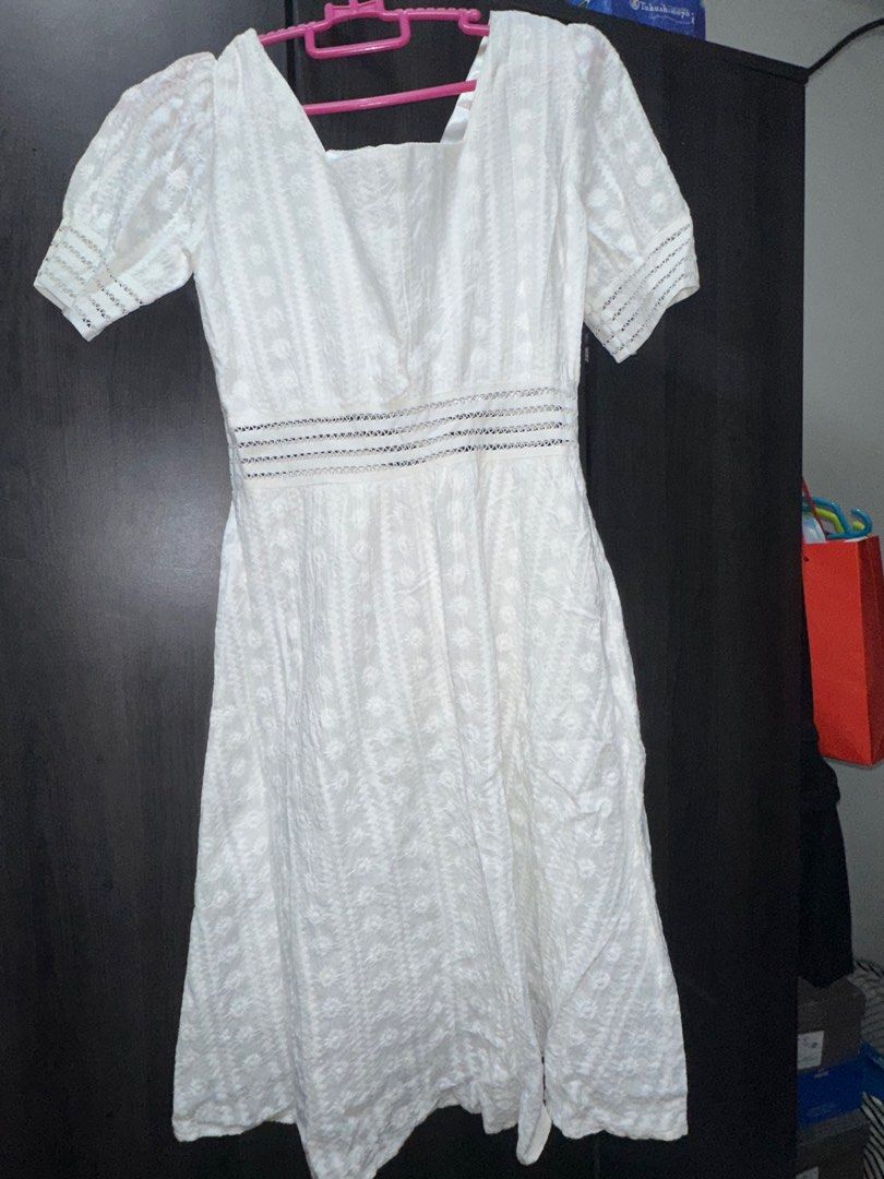 White dress below the knee outlet