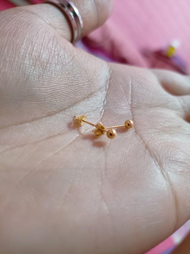 3mm Stud Ball Earrings 18k Saudi Gold (Category: Earrings) located in Caloocan City. Submitted by missj2 (Listing ID 1264540381, Image 3). Description: 18k Saudi Gold Earrings Pawnable est. .3-.4 Loc: South Caloocan.