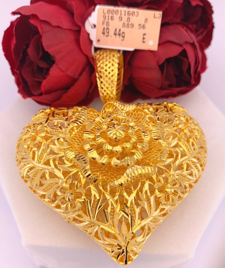 Gold heart outlet dollar design