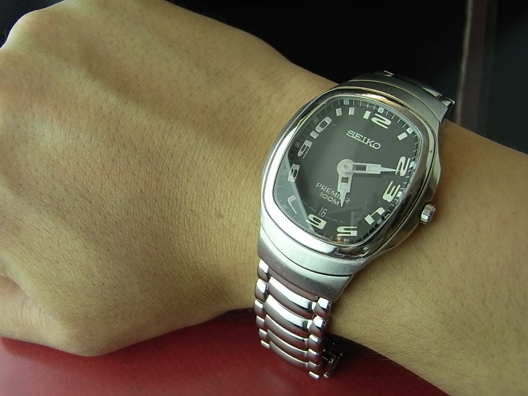 Seiko premier 7n39 top