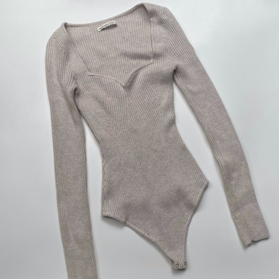 Abercrombie&Fitch Longsleeve Sweetheart Sweater Bodysuit, Women's Fashion,  Tops, Others Tops on Carousell