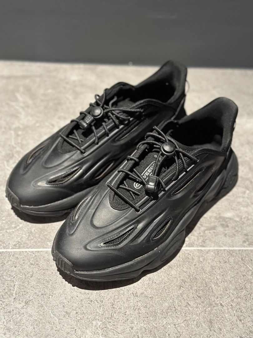 Adidas Originals Ozweego in Triple Black