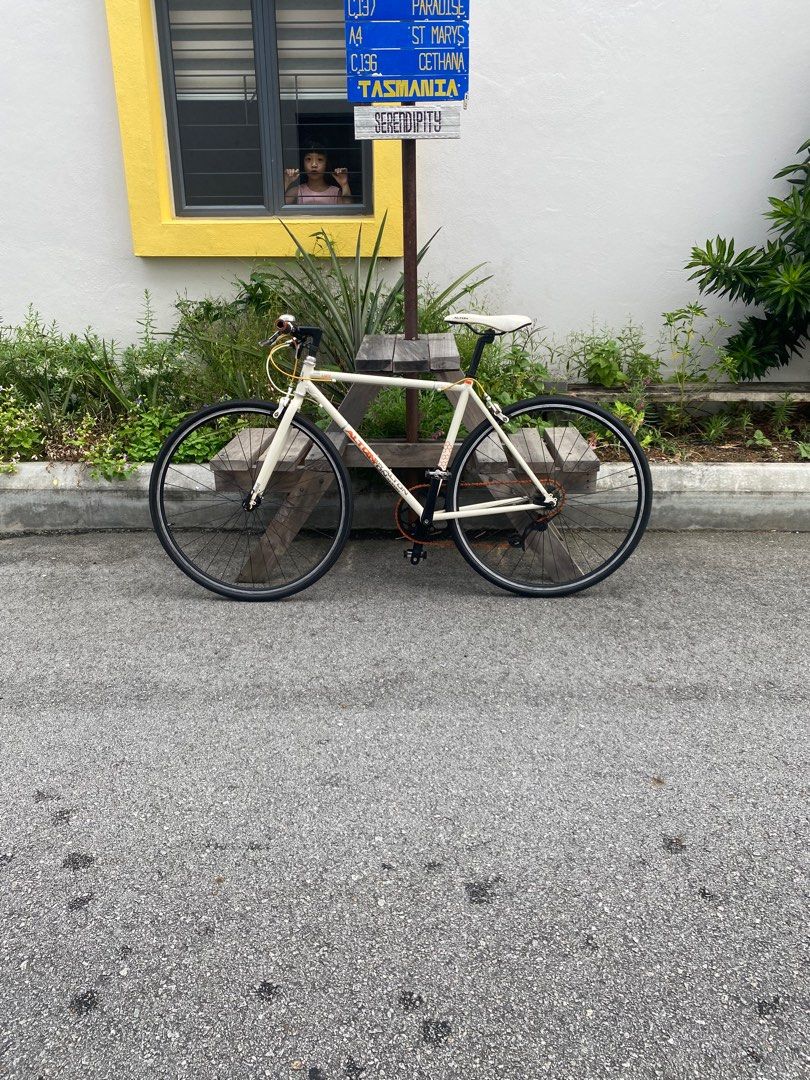 Alton hybrid bike clearance