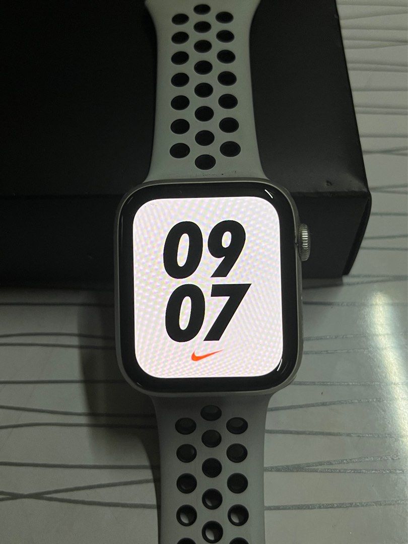 Apple Watch SE (Nike Edition) 44mm GPS Aluminium Ceramic Case