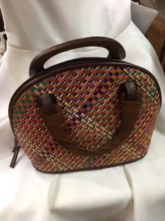 BALI Clam Woven Bag with Wooden Top Handle