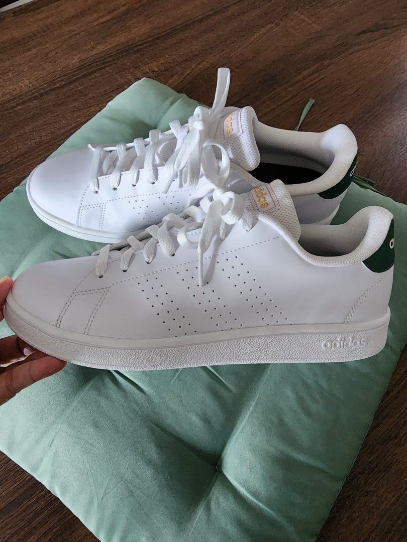 BN Men s Adidas Advantage White UK9 US9.5 Men s Fashion