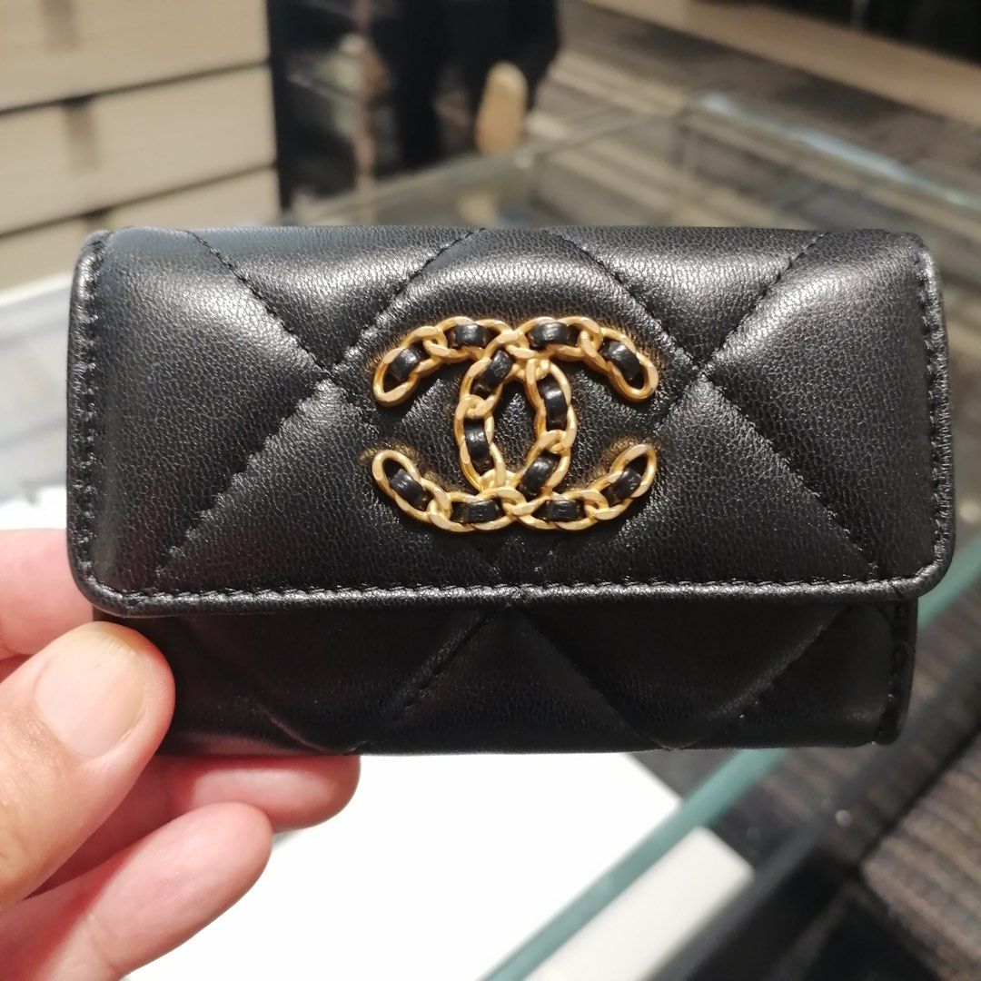 Chanel 19 flap card holder online