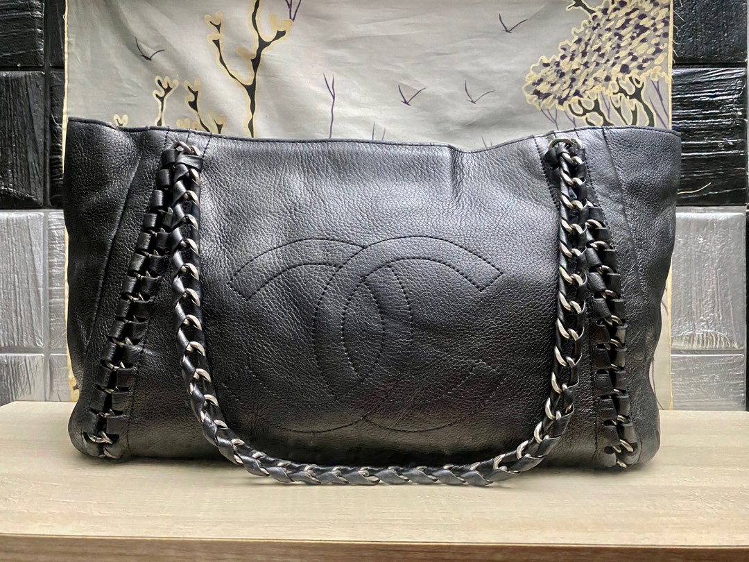 Chanel chain hotsell tote bag