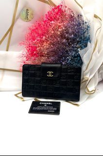 Chanel Black Camellia Embossed Leather Yen Continental Wallet, Luxury, Bags  & Wallets on Carousell