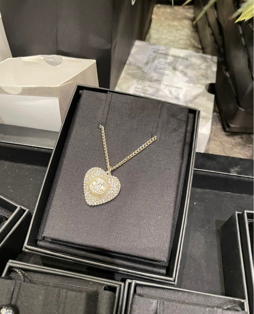 White gold hot sale chanel necklace
