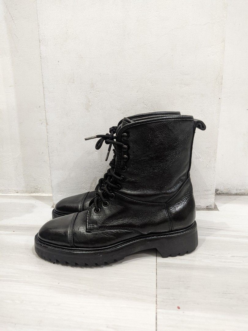 Cole Haan Country Boots Vibram Sole