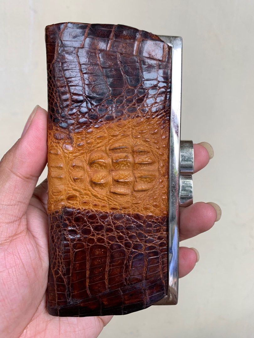 CROCODILE Leather kiss lock Wallet (Category: Luxury Bags & Wallets) located in Quezon City. Submitted by WIMC2ndaccount (Listing ID 1264475687, Image 2). Description: ☑️ITEM IN JAPAN ☑️Branded ☑️100 % ORIGINAL ☑️14 X 7 CM ☑️good condition ☑️manage your EXPECTATIONS this is second hand / vintage bag HINDI po BRANDNEW Binibili mo 🔴suede inside the wallet is in good condition 🔴BAWAL NA BAWAL SA MAARTE.. 🔴NO RETURN. NO EXCHANGE 🔴Please ask all n