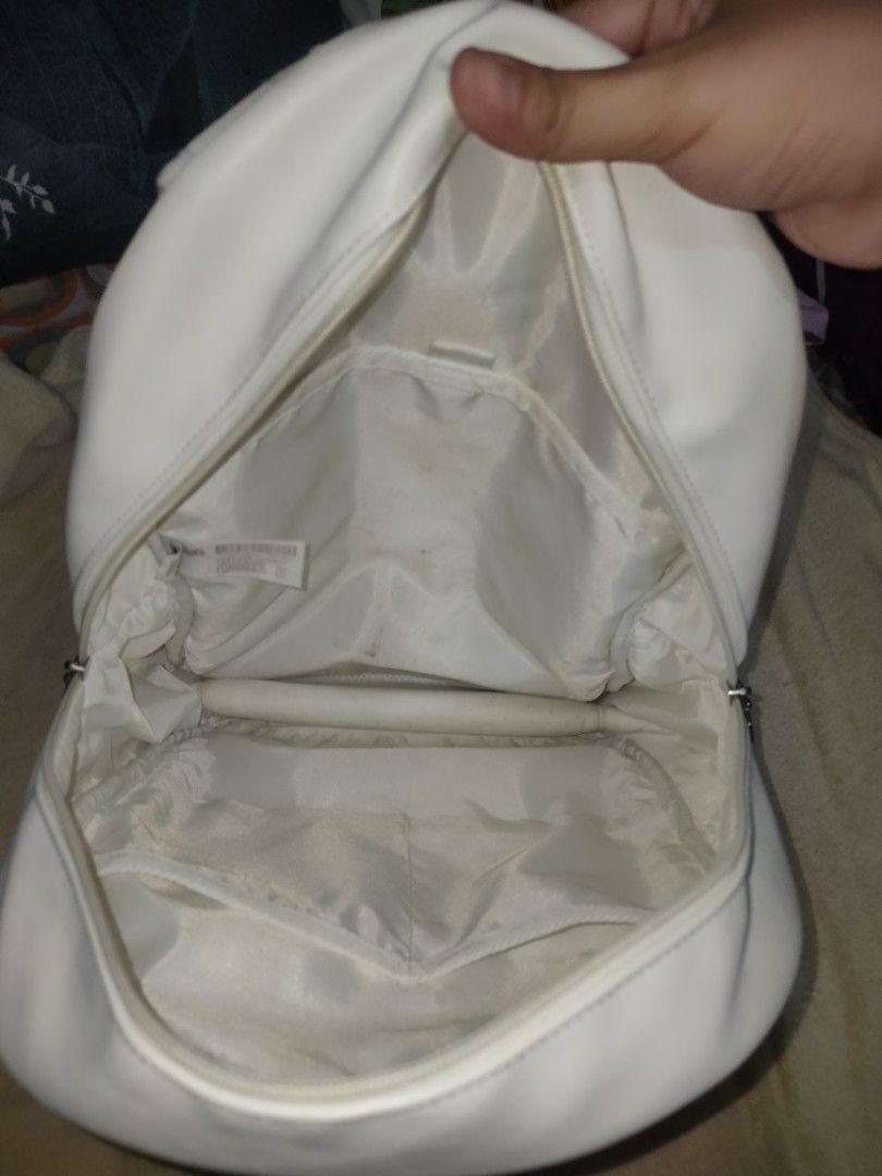 Fila Backpack (Category: Backpacks) located in Quezon City. Submitted by little.dane16 (Listing ID 1264495593, Image 3). Description: Fila Backpack Saglit lang nagawa Goods na goods 💯 Legit.