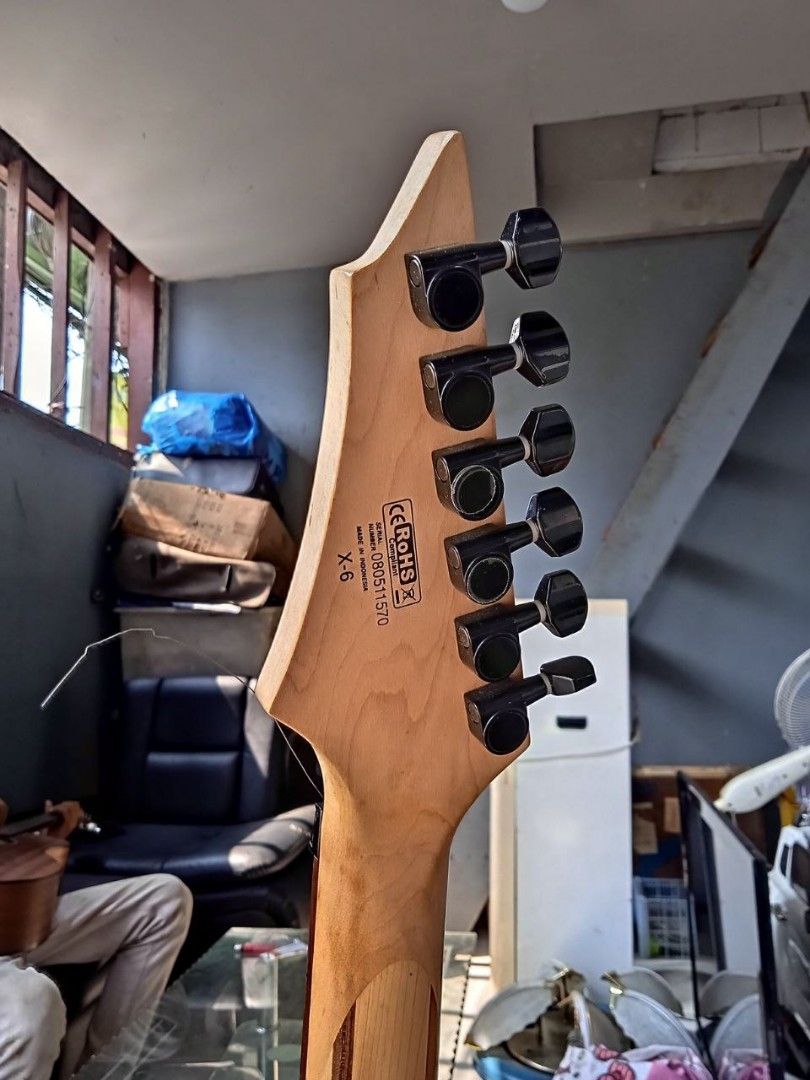 Gitar electrik Xcort X-6, Musik & Media, Alat di Carousell