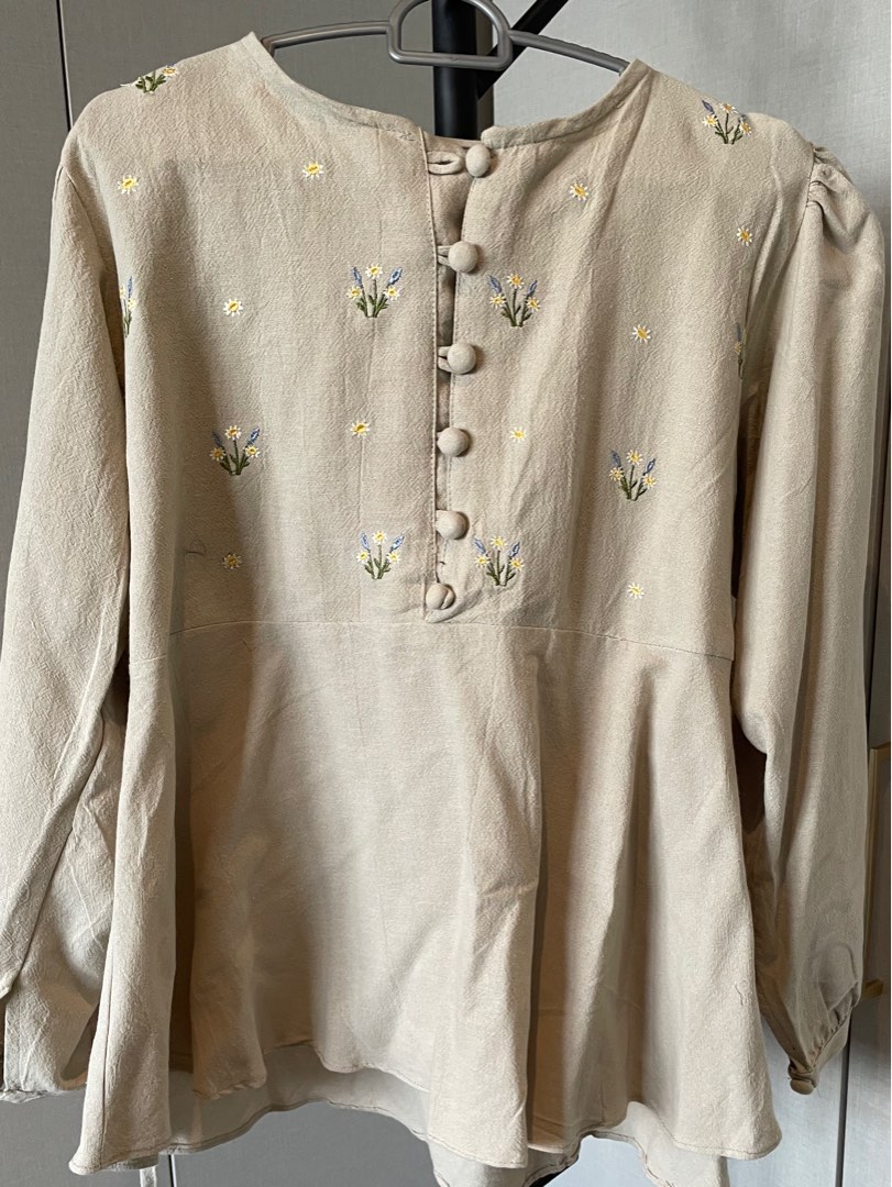 Happy Vibes Nude Top, Women's Fashion, Muslimah Fashion, Tops on Carousell