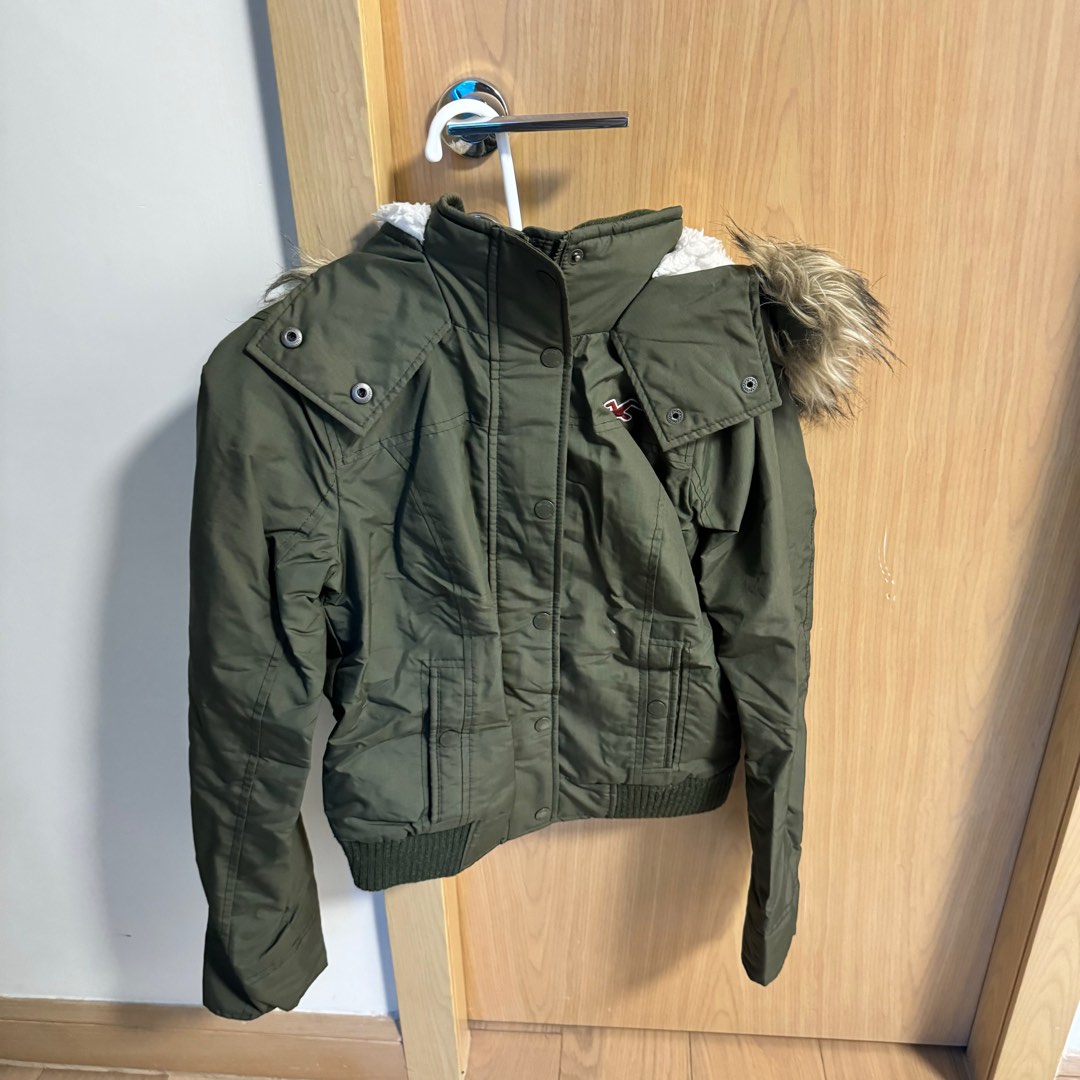 Hollister All-weather Bomber Jacket, 女裝, 外套及戶外衣服- Carousell