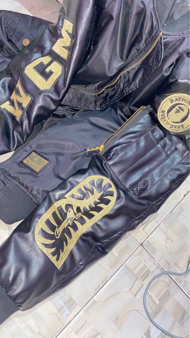 JACKET BOMBER BAPE SHARK X TRAVIS SCOTT GOLD A BATHING APE