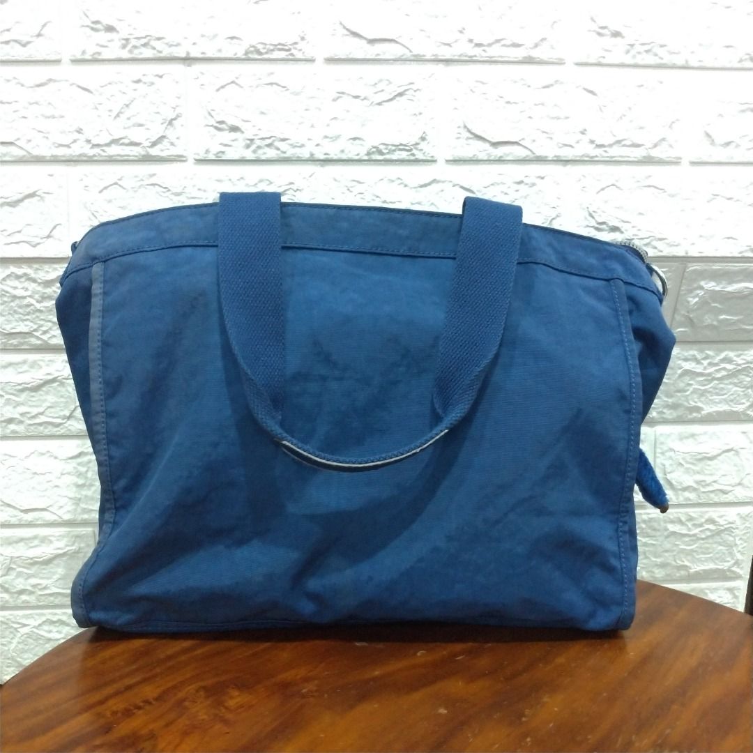 Kipling 2-Way Cross-body/Shoulder Bag (Authentic Branded Bag) (Category: Cross-body Bags) located in Taguig. Submitted by prelovey_dovey_725 (Listing ID 1264617972, Image 3). Description: ~ Kipling 2-Way Cross-body/Shoulder Bag ~ Preloved ~ Php1000.