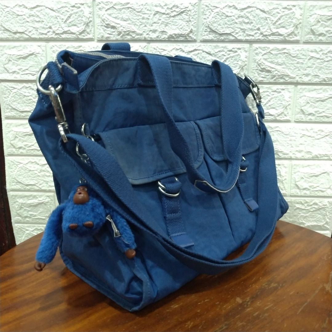 Kipling 2-Way Cross-body/Shoulder Bag (Authentic Branded Bag) (Category: Cross-body Bags) located in Taguig. Submitted by prelovey_dovey_725 (Listing ID 1264617972, Image 2). Description: ~ Kipling 2-Way Cross-body/Shoulder Bag ~ Preloved ~ Php1000.