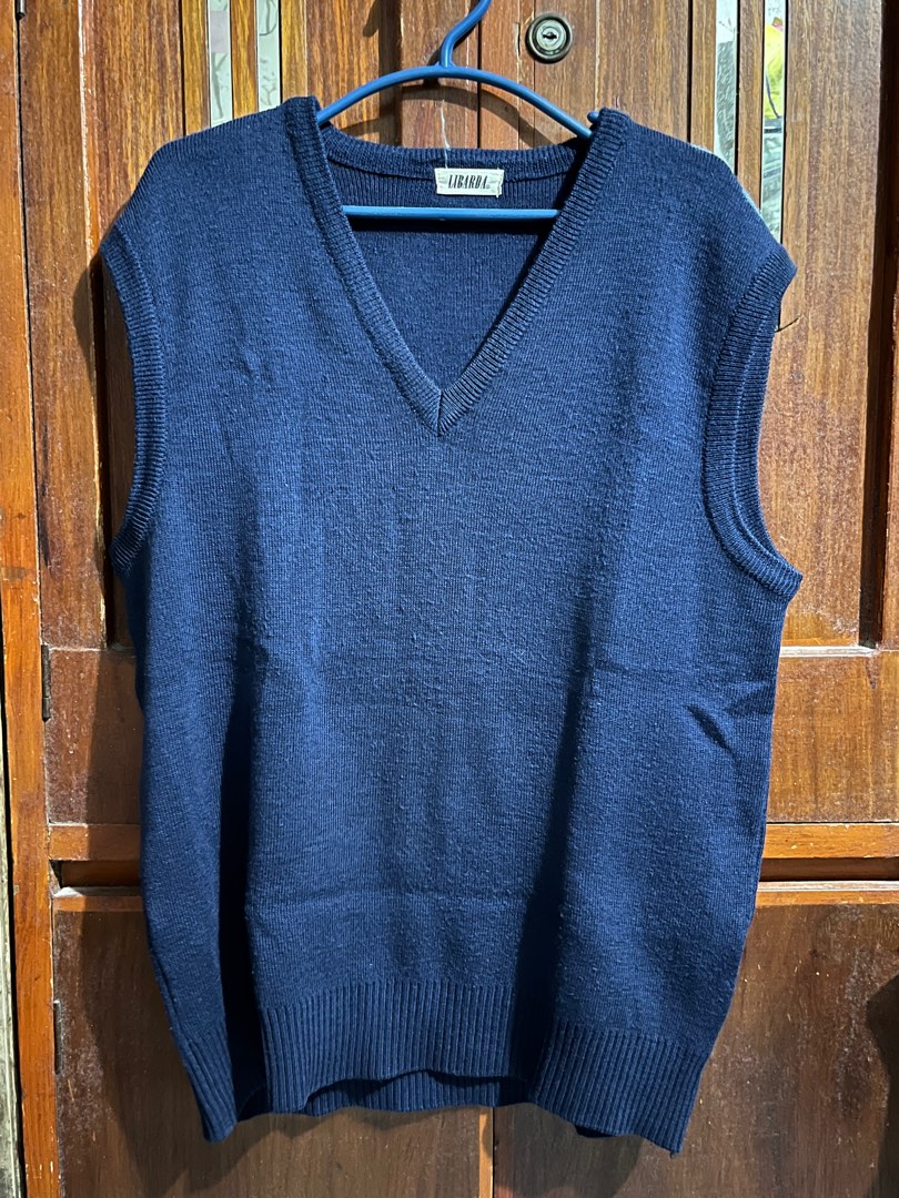Knitted Vest, Men's Fashion, Tops & Sets, Vests on Carousell