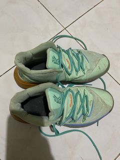 Squidward shoes price store