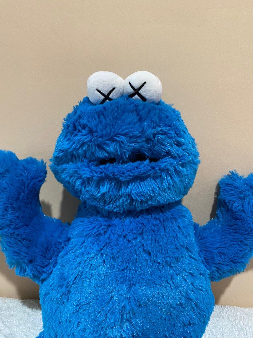 Kaws sesame street uniqlo shop cookie monster plush toy blue