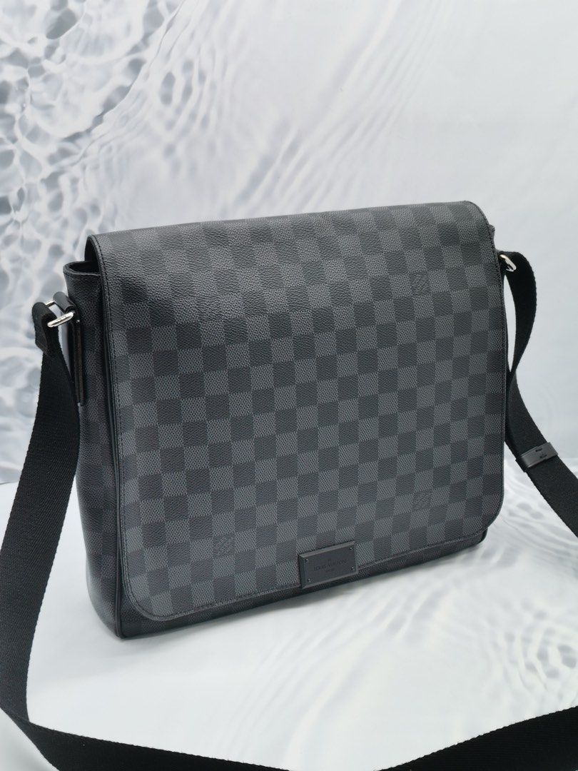 Lv district outlet messenger bag