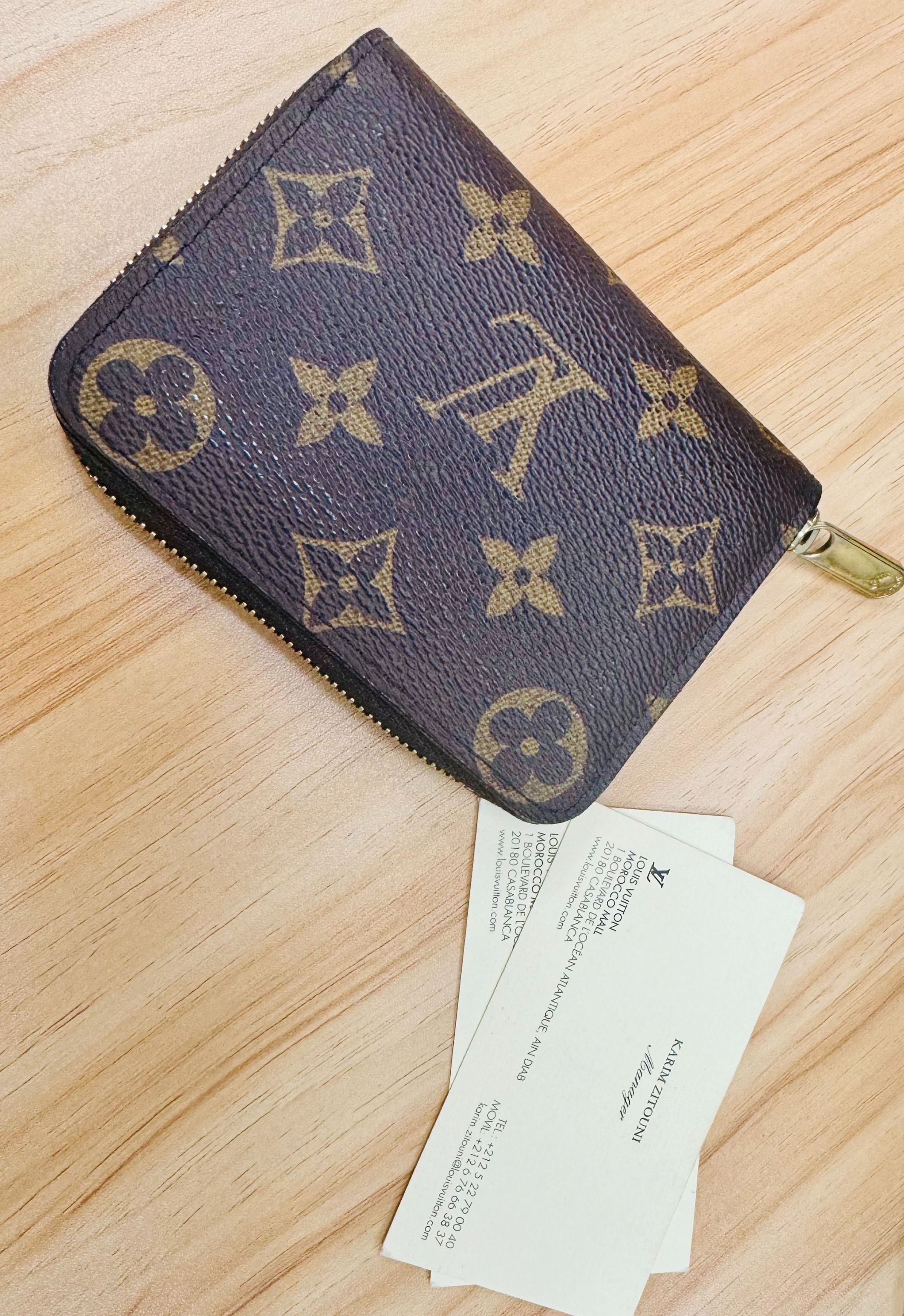 Barely used black Louis Vuitton purse - Depop