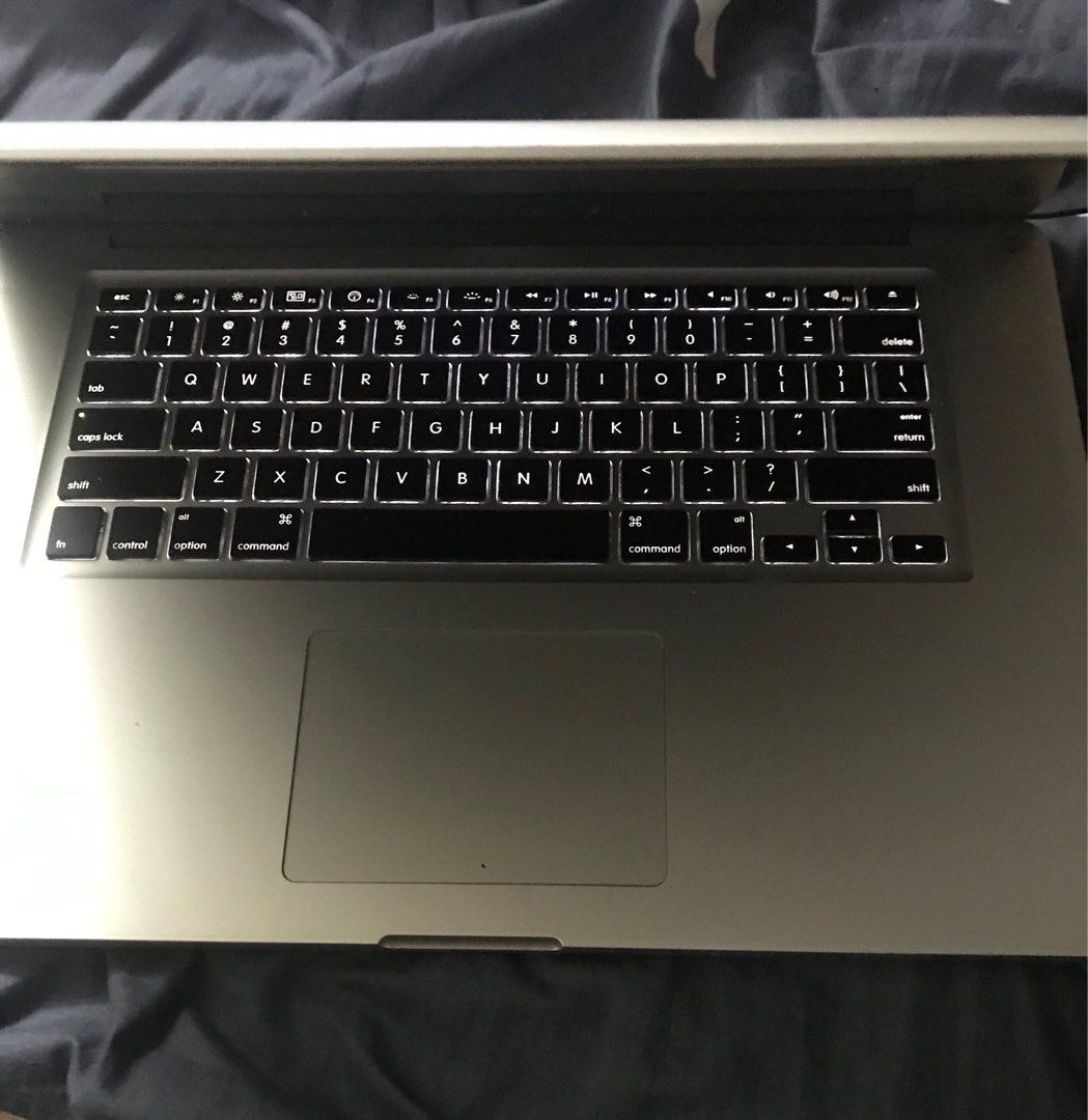Macbook pro 15-inch 👌 , Core i5 , 4GB , 256 GB SSD storage, 電腦