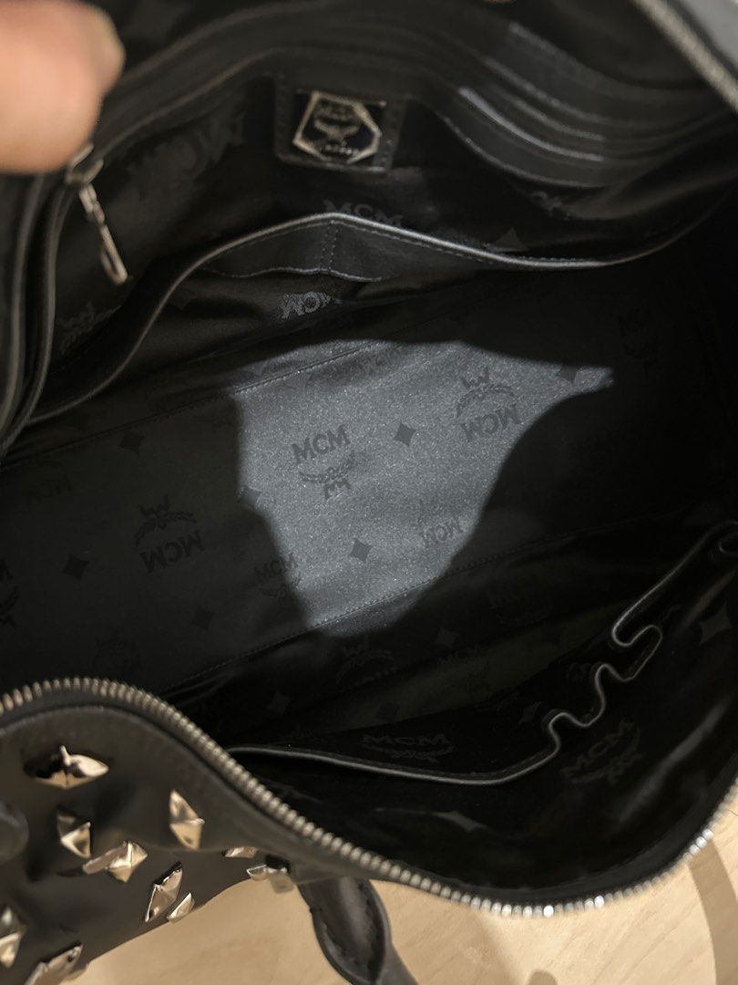 Mcm duffle best sale bag black