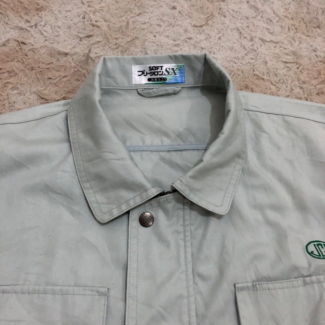 Men’s Jacket (Category: Coats, Jackets and Outerwear) located in Manila. Submitted by etcetero (Listing ID 1264579157, Image 3). Description: Flaw/s: - May maliit na butas malapit sa right outside pocket (check last photo) pero hindi naman tumagos hanggang loob, sa unang layer lang ng tela DIMENSIONS Width: 22.5” Length: 26” Sleeves: 22” Shoulders: 20”.
