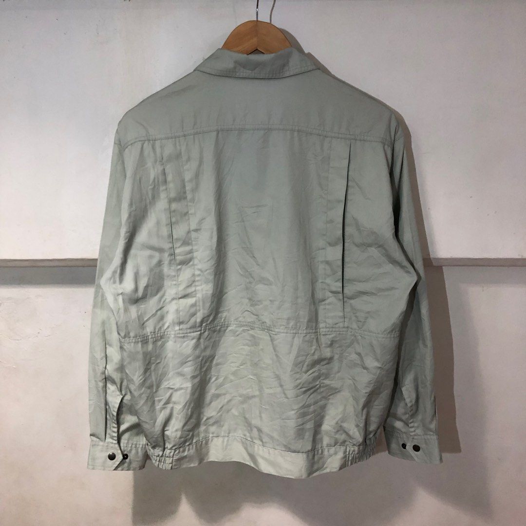 Men’s Jacket (Category: Coats, Jackets and Outerwear) located in Manila. Submitted by etcetero (Listing ID 1264579157, Image 2). Description: Flaw/s: - May maliit na butas malapit sa right outside pocket (check last photo) pero hindi naman tumagos hanggang loob, sa unang layer lang ng tela DIMENSIONS Width: 22.5” Length: 26” Sleeves: 22” Shoulders: 20”.