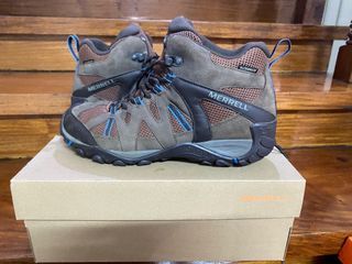 Merrell Hiking Shoes - Deverta 2 Mid WP size 9.5