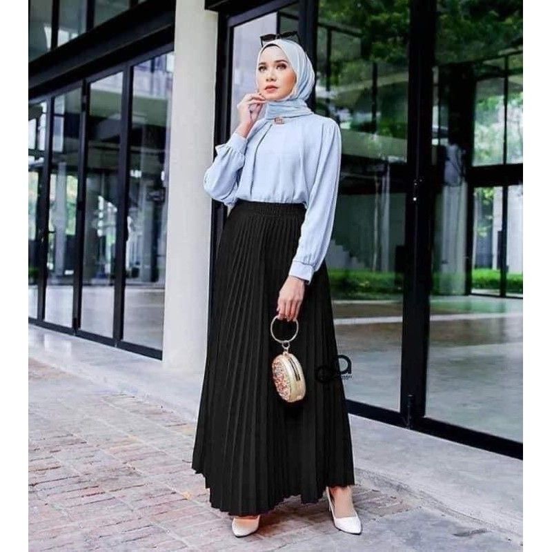 Black flowy sales pleated skirt
