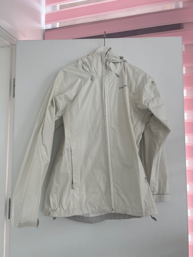 White patagonia on sale rain jacket